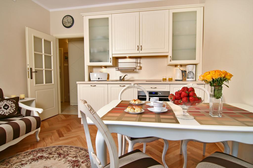 Patio Apartments - Old Town กดัญสก์ ห้อง รูปภาพ