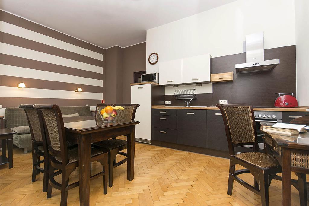 Patio Apartments - Old Town กดัญสก์ ภายนอก รูปภาพ