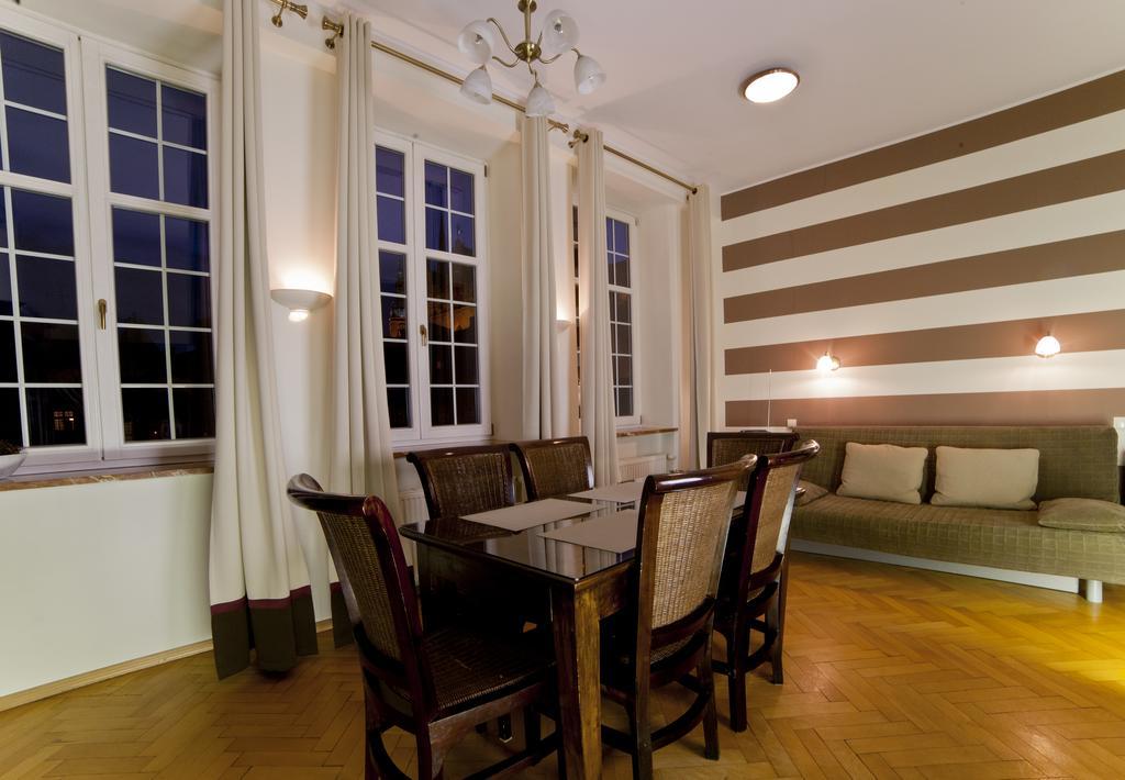 Patio Apartments - Old Town กดัญสก์ ภายนอก รูปภาพ